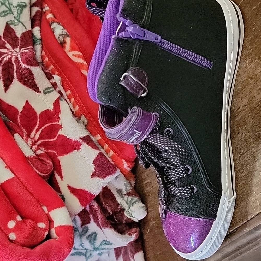 Shoes - Picture 3 of 5